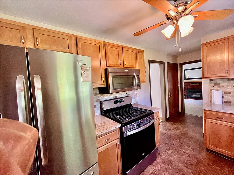 2727 Hall St — Photo 18