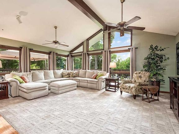 5th image of 3946 Riverview Dr