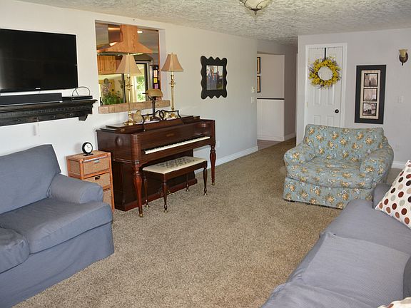 LR window open to kitchen