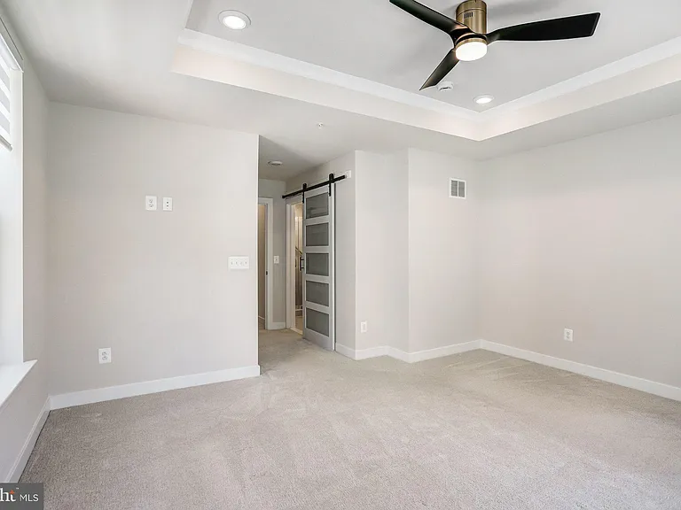 45181 Drowes Ter — Photo 21