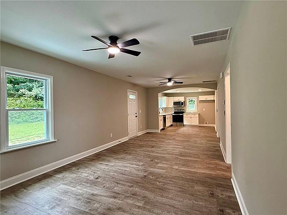 5th image of 522 Spring St