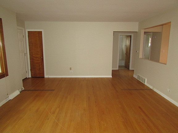4th image of 17 Rosemont Ave