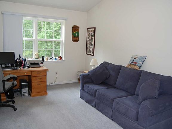4th image of 136 Pinebrook Dr