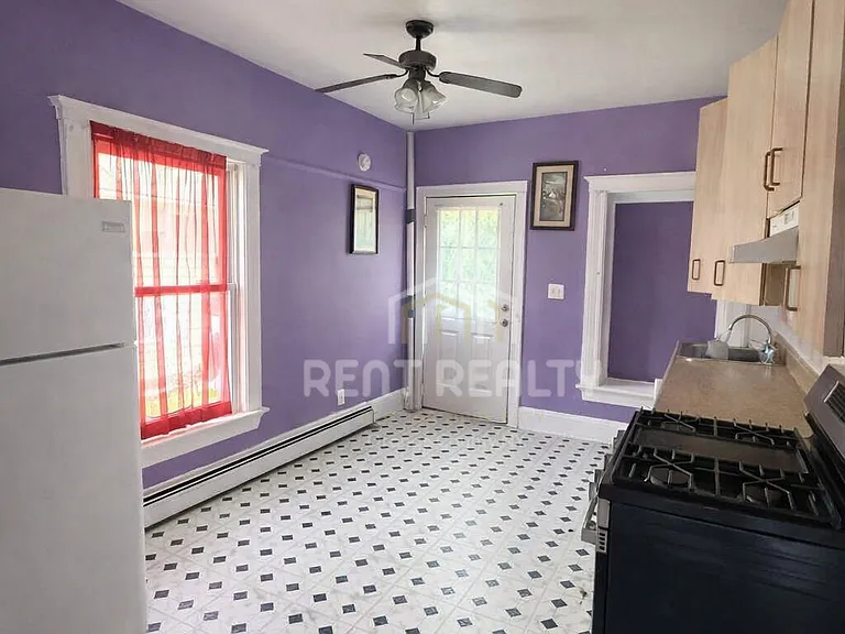 120 N Main St #4 — Photo 3
