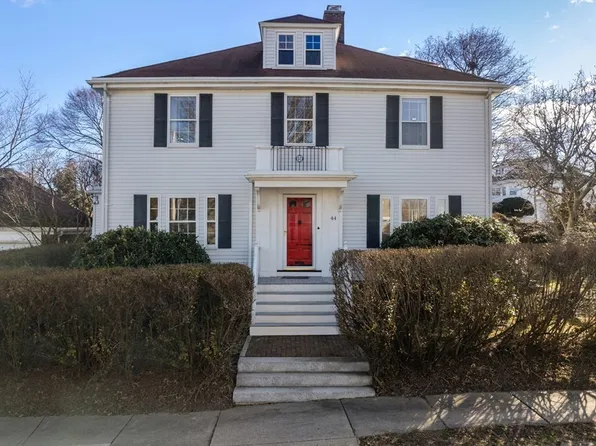 44 Pierpont Rd, West Roxbury, MA 02132