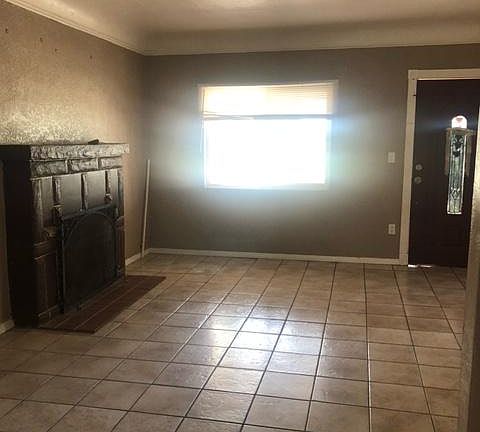4th image of 2760 N Mountain View Ave
