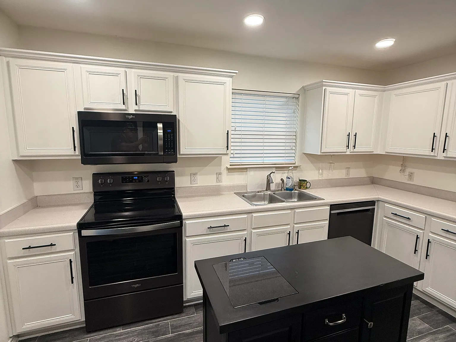 3 bed, 2.5 bath, 2085 sqft, $1,845 — Photo 3