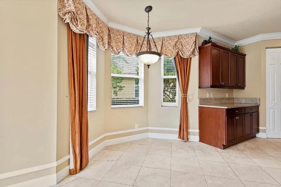 3 bed, 2503 sqft, $3,700 — Photo 4
