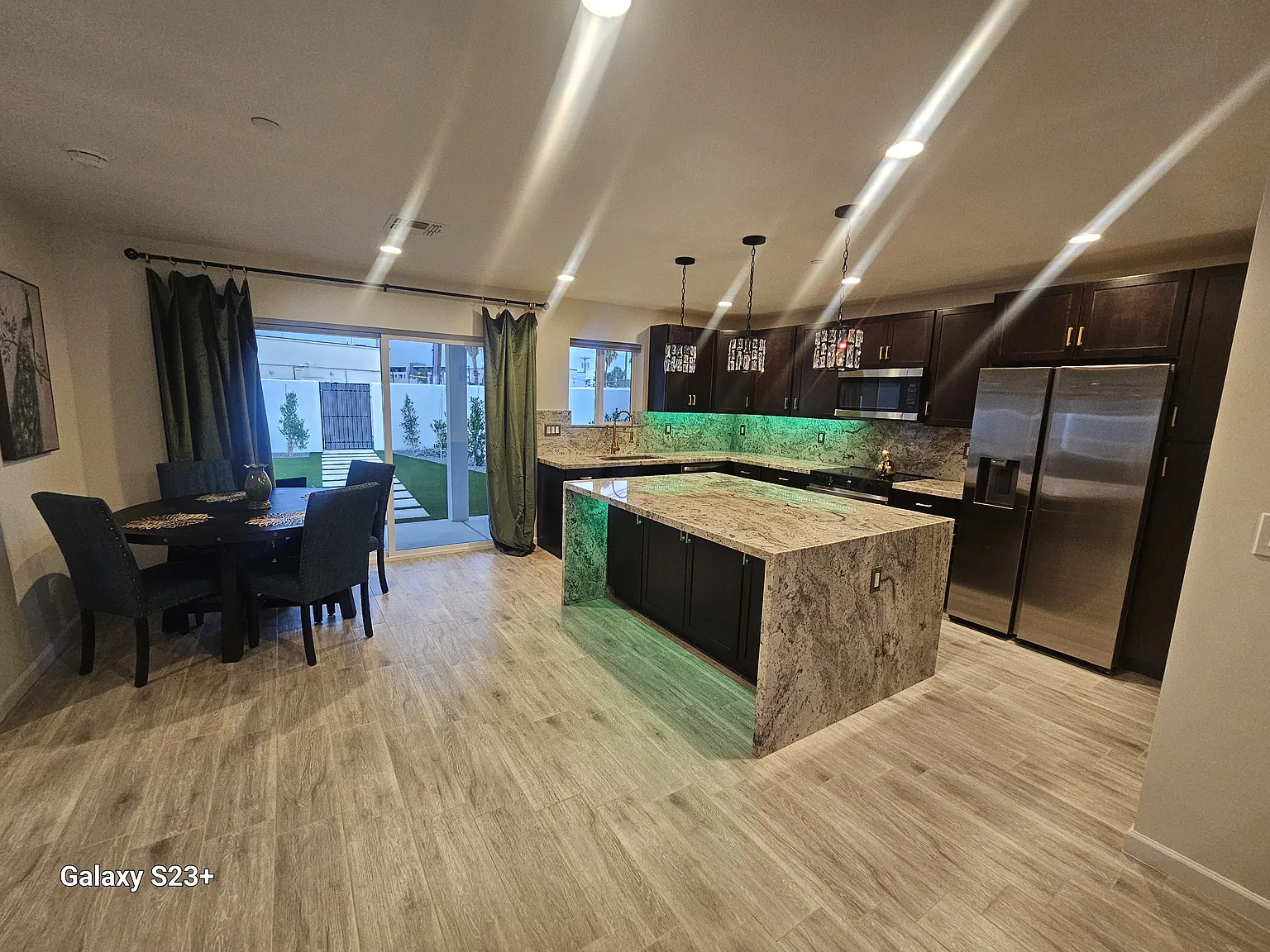 4 bed, 2100 sqft, $6,900 — Photo 4