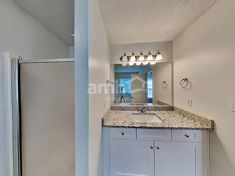 208 Mackenzie Ct — Photo 12