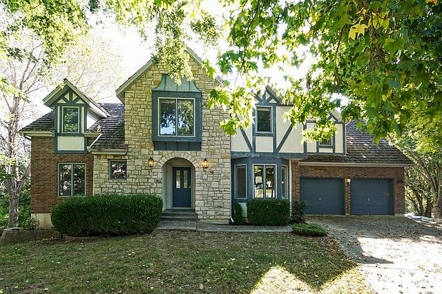 1st image of 529 NW Ambersham Dr