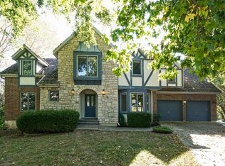 529 NW Ambersham Dr, Lees Summit, MO 64081