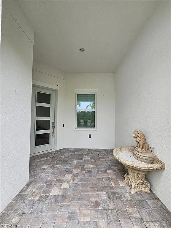 Building Photo - 9007 Saint Lucia Dr