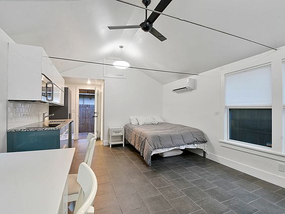 2nd image of 7 Dupont Ln #1/2