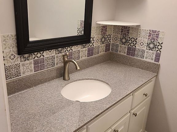 5th image of 180 Canterbury Ln