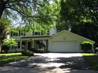 52 Roxwood Dr, Rochester, NY 14612