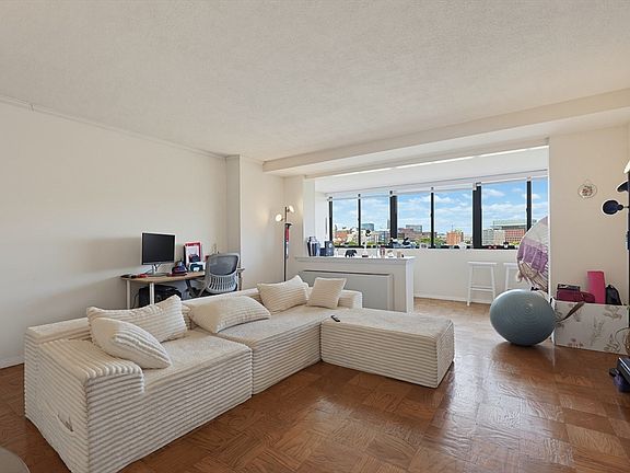 2nd image of 6 Whittier Pl APT 7B