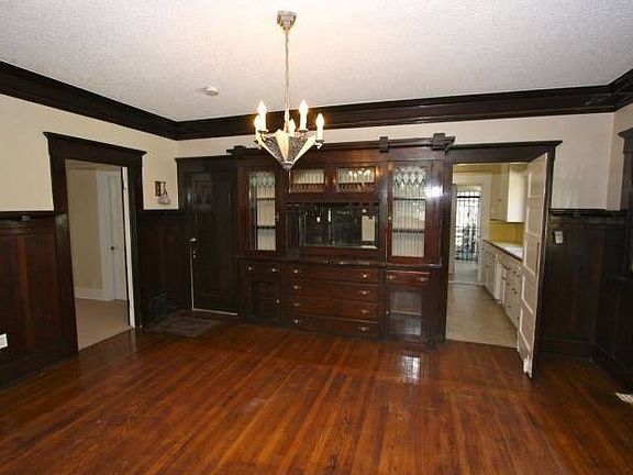 4th image of 2911 S Hobart Blvd