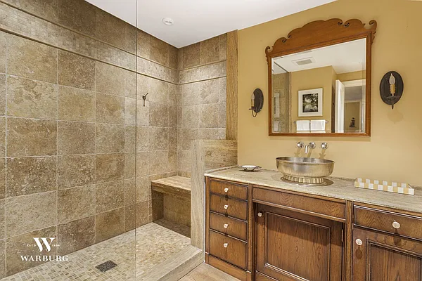 Sold by Warburg | media 8