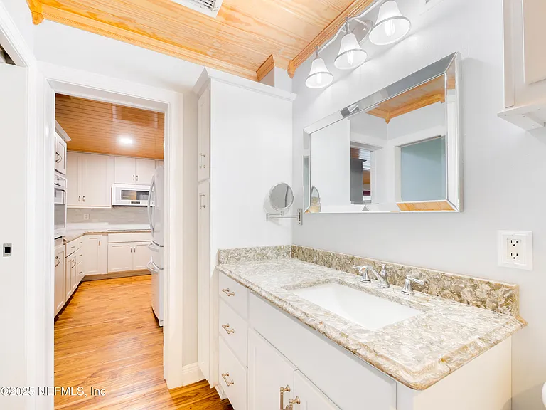 6472 Putnam St — Photo 14