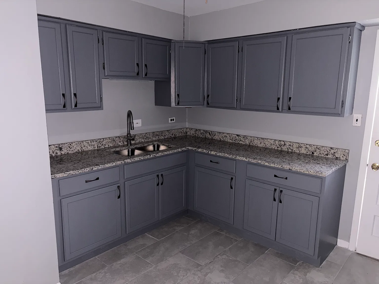 107 W Willow St — Photo 1