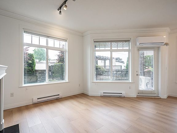 5th image of 9108 Mary St #107