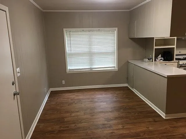 3 bed, 1.5 bath, 1300 sqft, $1,050 — Photo 4