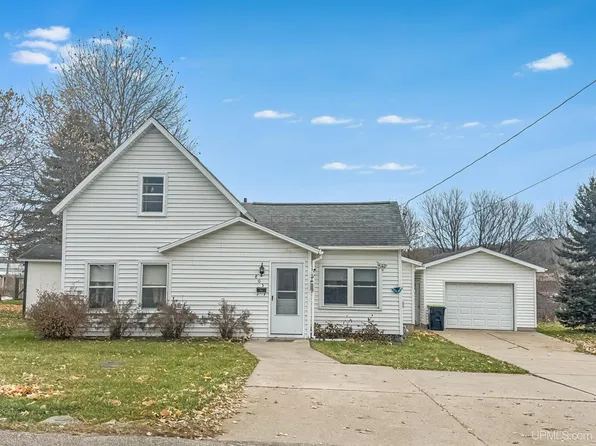 805 N Kimberly Ave, Iron Mountain, MI 49801
