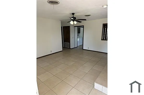Building Photo - 1344 Meadow Ln #1