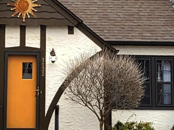 1132 Iowa Ave W, Saint Paul, MN 55108