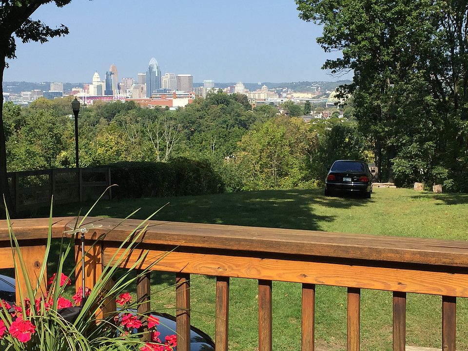 Expansive park-like setting