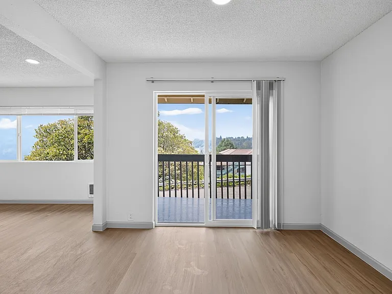 The Clover Apartments — Photo 35
