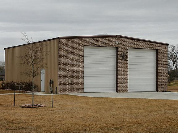 This building is 40x50, 2000 sf, fully insulated with a half bath!