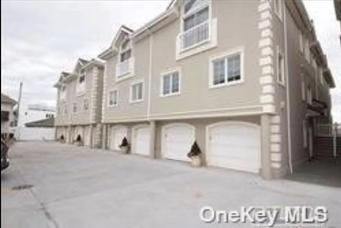 1051 Oceanfront St — Photo 1