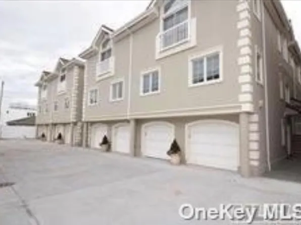 1051 Oceanfront St, Long Beach, NY