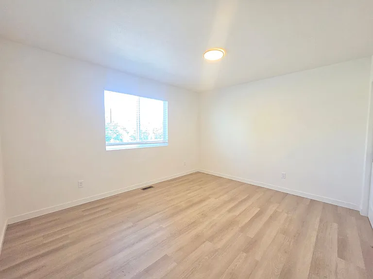 2011 W Walker Ave — Photo 31