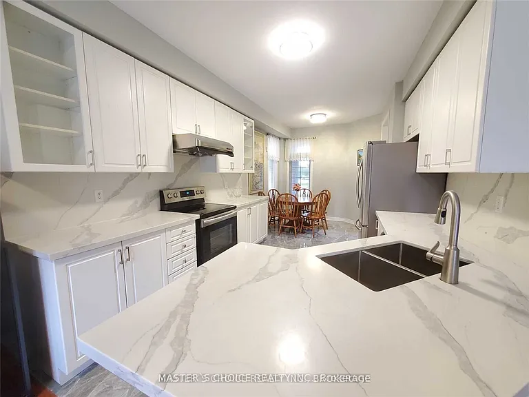 24 Golden Oak Ave — Photo 8