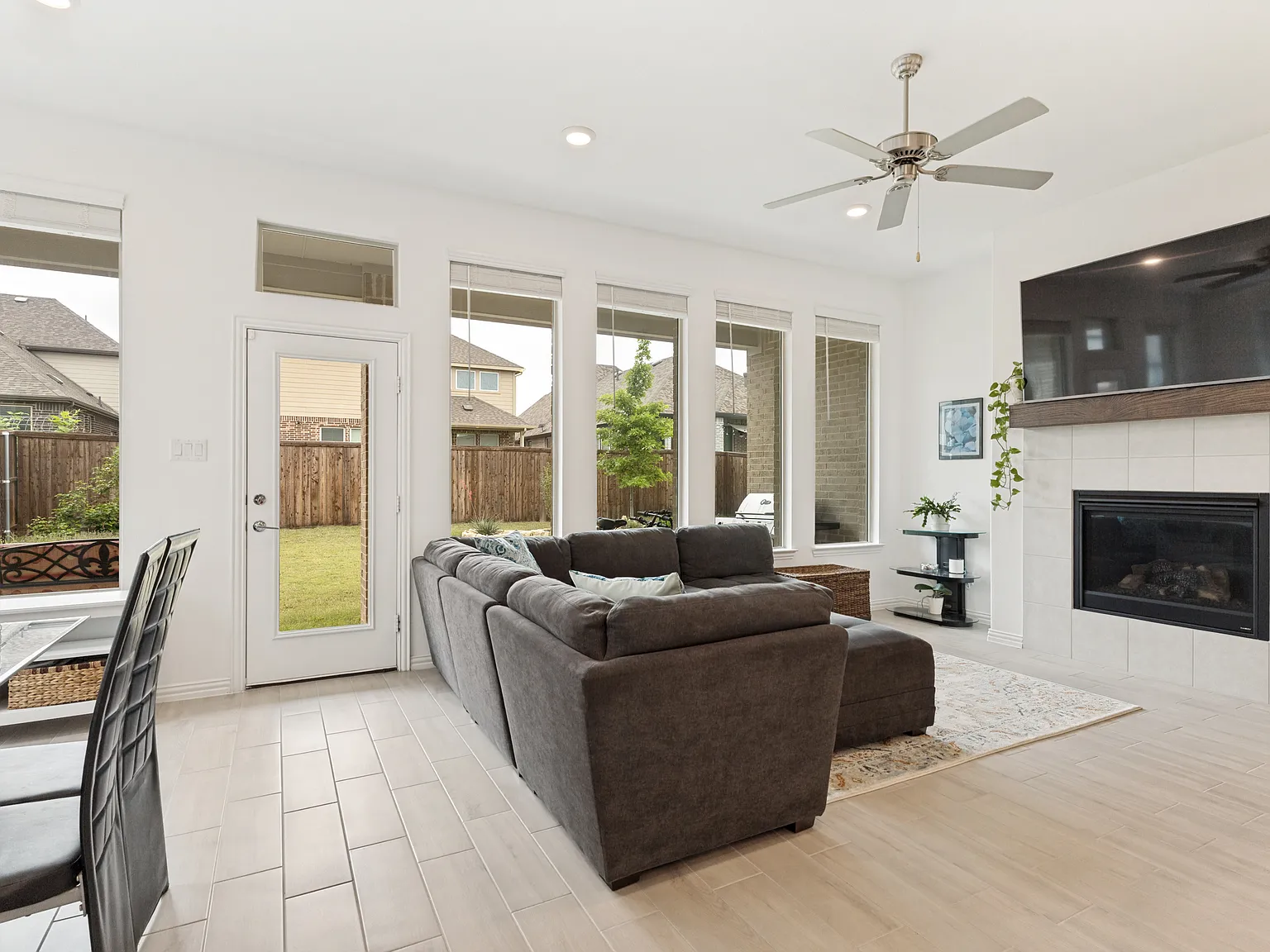 4 bed, 2175 sqft, $2,700 — Photo 4