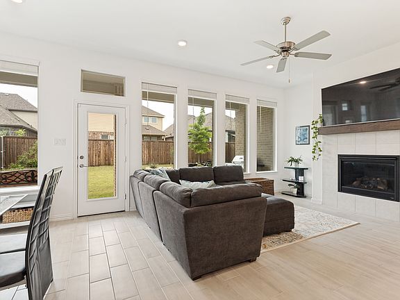 4th image of 1153 Canuela Way