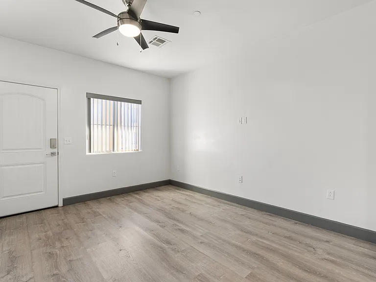 521 E Mission Ln N #LUXURY 1BD — Photo 14