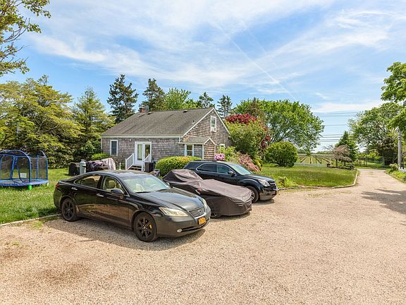 3rd image of 1550 Peconic Ln