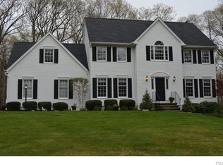 18 Sun Pond Ln, New Milford, CT