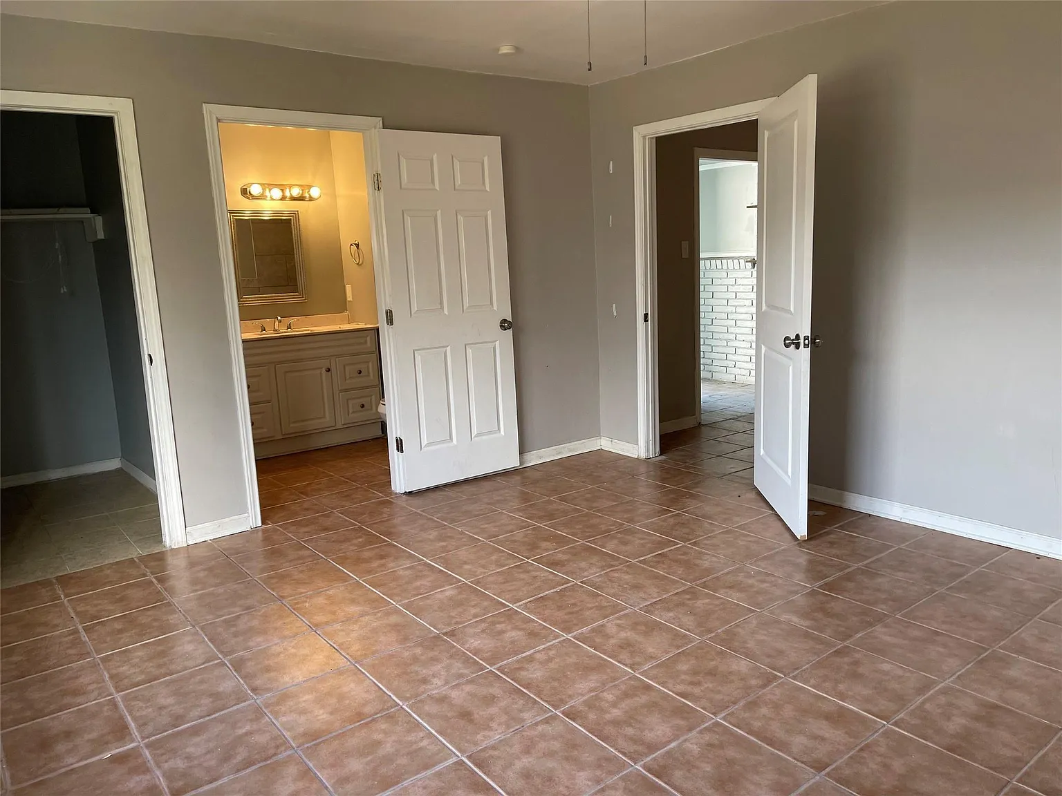 2 bed, 1.5 bath, 2598 sqft, $1,350 — Photo 4