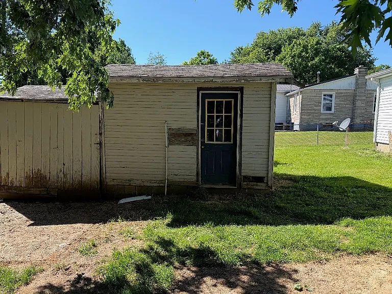 122 N Summit Ave — Photo 2