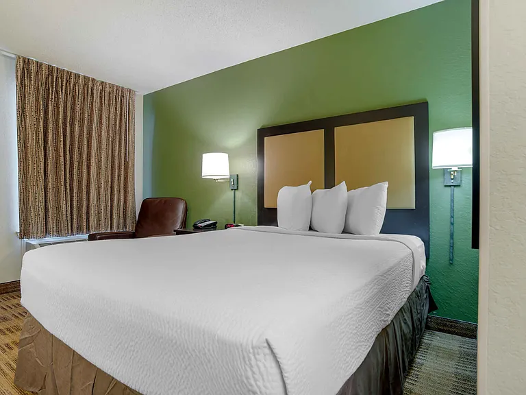 Studio Suite - 1 Queen Bed