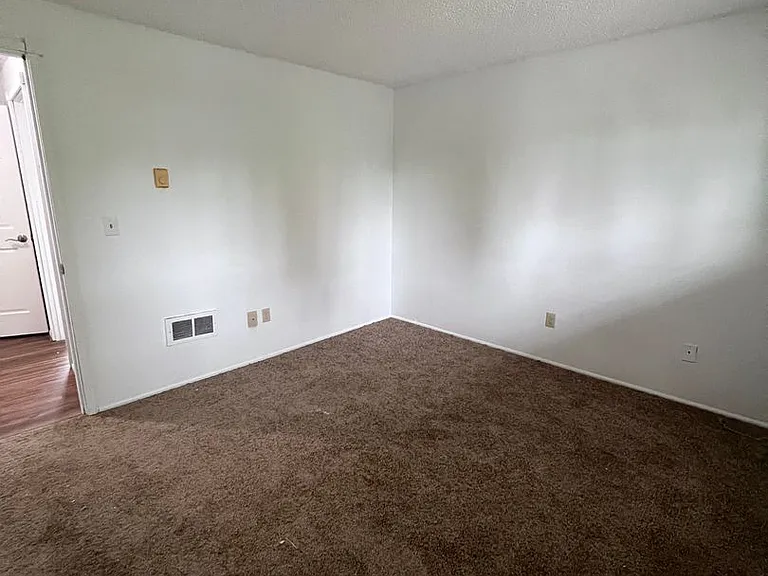 268-34th Ave 4-Plex — Photo 9