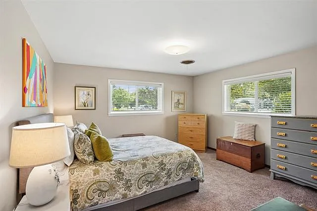 102 N Dabney Dr — Photo 17