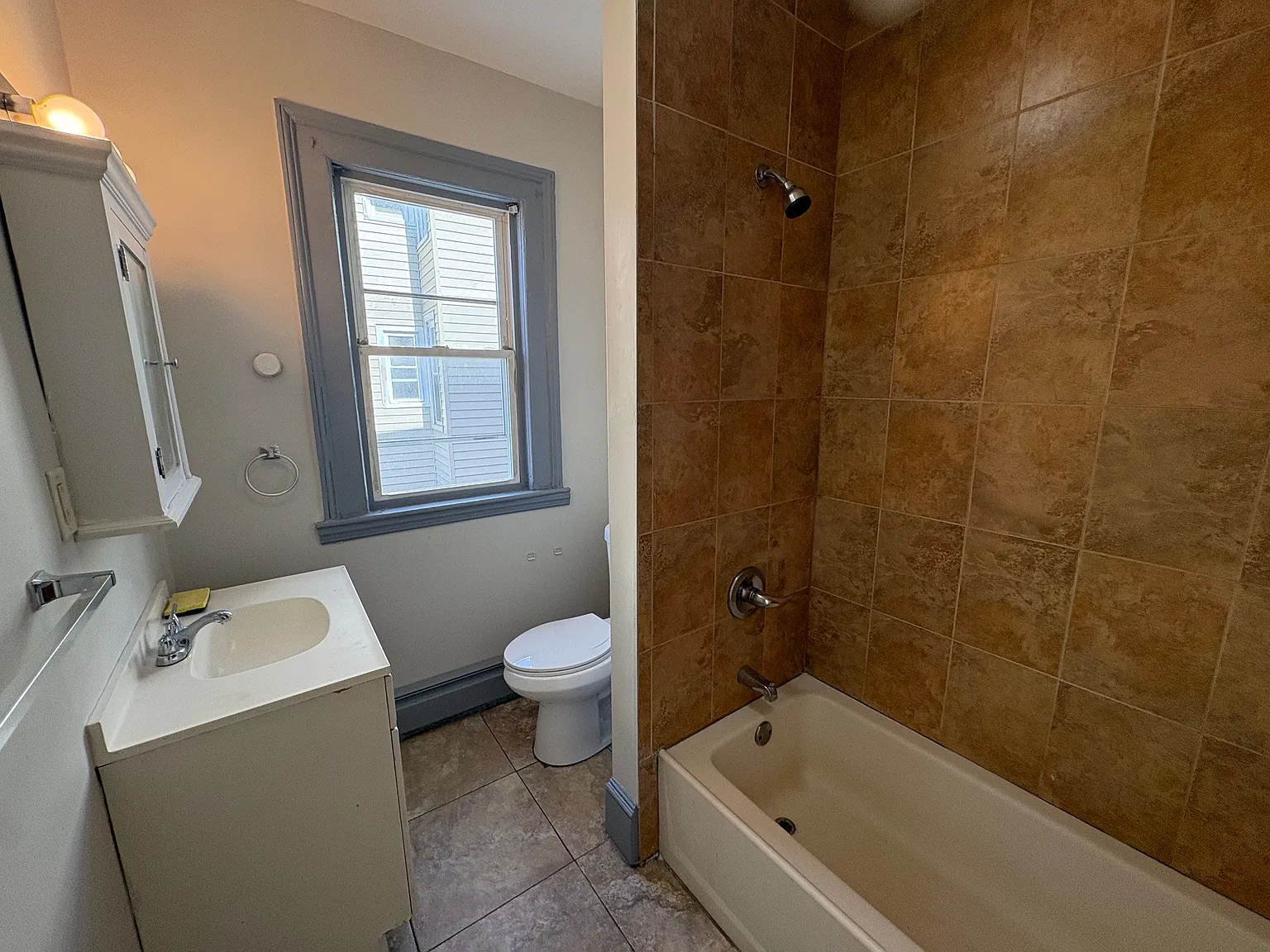 3 bed, 1048 sqft, $1,850 — Photo 4