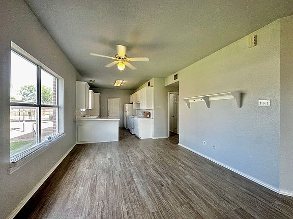4th image of 1318 James Ave #A