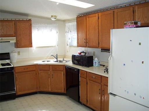 5th image of 34 Mountain Ash Dr